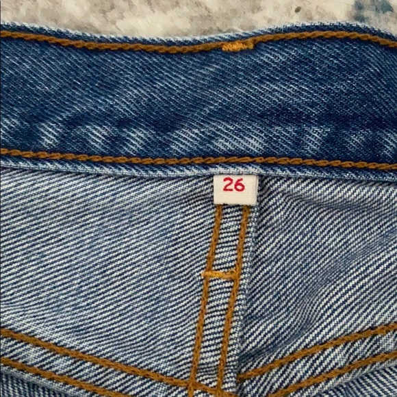 Levi’s High waisted light wash denim jean shorts - Picture 3 of 3